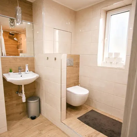 Mestsky - Flat & 24h Self Check-in & 62m2 & Free Parking Banska Bystrica