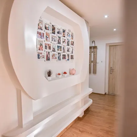 Mestsky - Flat & 24h Self Check-in & 62m2 & Free Parking *