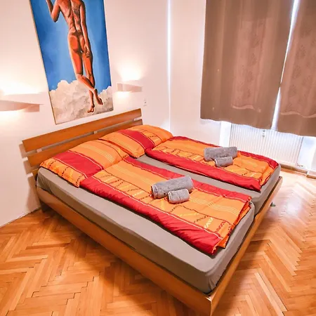 Mestsky - Flat & 24h Self Check-in & 62m2 & Free Parking Apartment Banska Bystrica