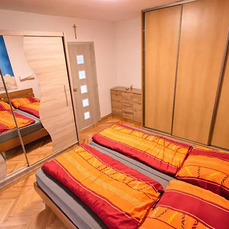 Apartment Mestsky - Flat & 24h Self Check-in & 62m2 & Free Parking Banska Bystrica