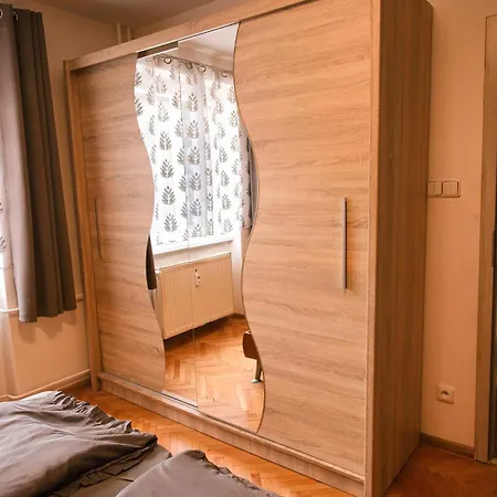 Mestsky - Flat & 24h Self Check-in & 62m2 & Free Parking * Banska Bystrica