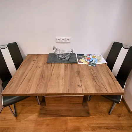 Mestsky - Flat & 24h Self Check-in & 62m2 & Free Parking