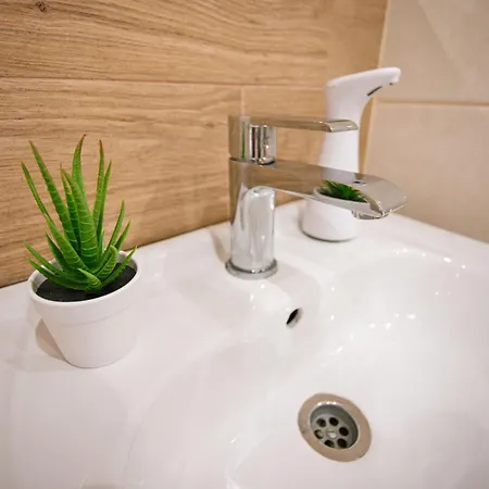 Mestsky - Flat & 24h Self Check-in & 62m2 & Free Parking Apartment