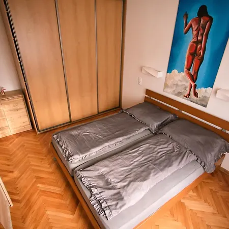 Apartment Mestsky - Flat & 24h Self Check-in & 62m2 & Free Parking Banska Bystrica