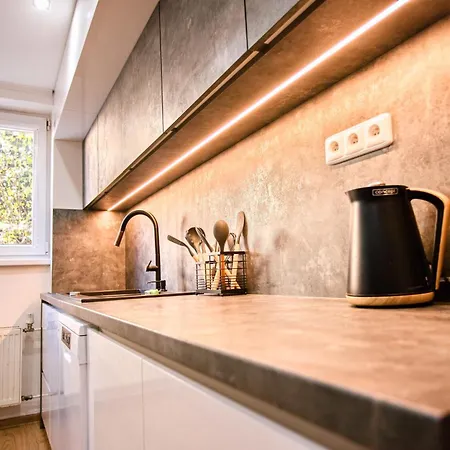 Mestsky - Flat & 24h Self Check-in & 62m2 & Free Parking *