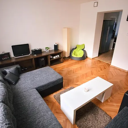 Mestsky - Flat & 24h Self Check-in & 62m2 & Free Parking