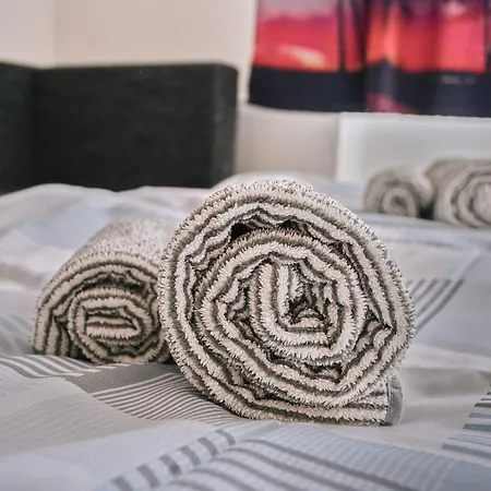 Mestsky - Flat & 24h Self Check-in & 62m2 & Free Parking *