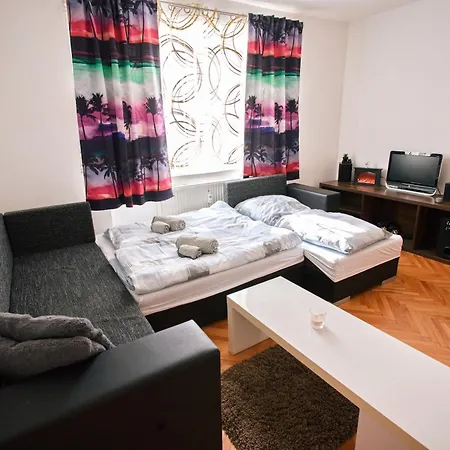Apartment Mestsky - Flat & 24h Self Check-in & 62m2 & Free Parking Banska Bystrica