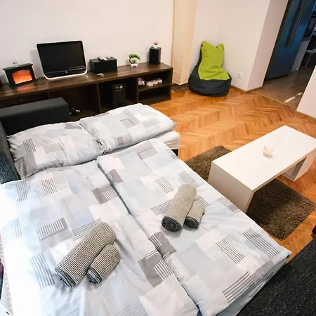Mestsky - Flat & 24h Self Check-in & 62m2 & Free Parking *