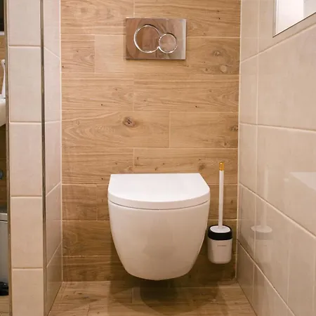 Mestsky - Flat & 24h Self Check-in & 62m2 & Free Parking * Banska Bystrica