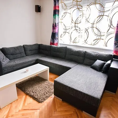 Mestsky - Flat & 24h Self Check-in & 62m2 & Free Parking Apartment