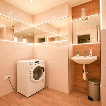 Apartment Mestsky - Flat & 24h Self Check-in & 62m2 & Free Parking *