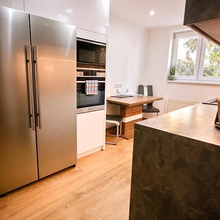 Mestsky - Flat & 24h Self Check-in & 62m2 & Free Parking * Banska Bystrica