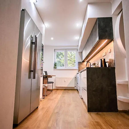 Mestsky - Flat & 24h Self Check-in & 62m2 & Free Parking