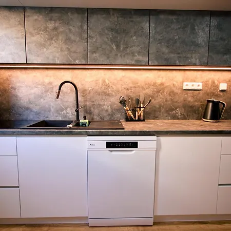 Mestsky - Flat & 24h Self Check-in & 62m2 & Free Parking Banska Bystrica