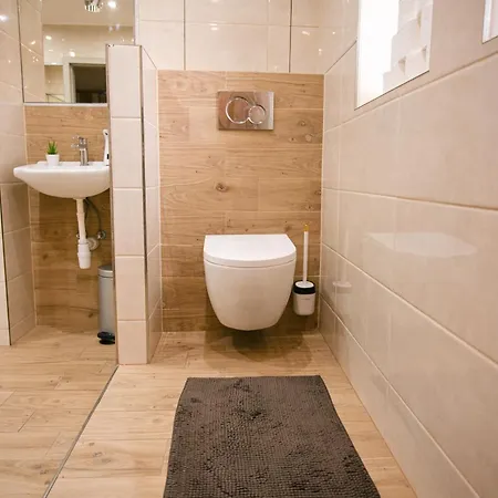 Mestsky - Flat & 24h Self Check-in & 62m2 & Free Parking *