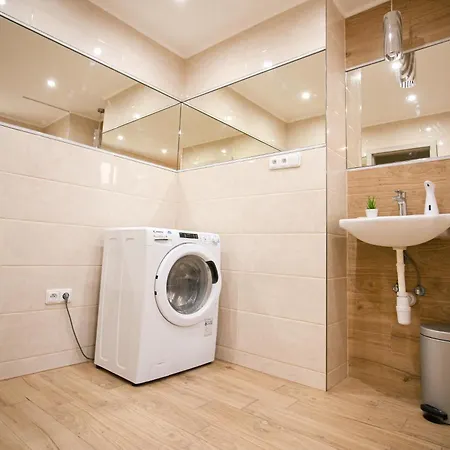 Mestsky - Flat & 24h Self Check-in & 62m2 & Free Parking