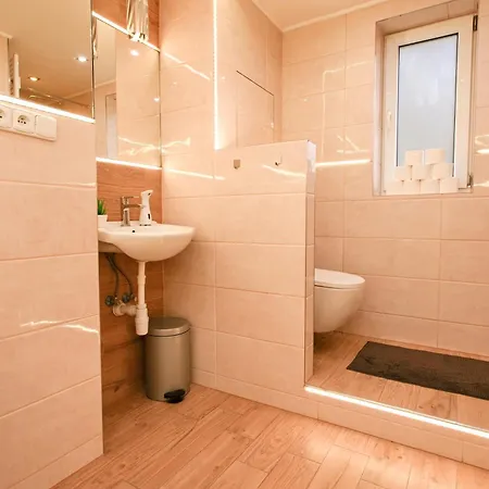 Apartment Mestsky - Flat & 24h Self Check-in & 62m2 & Free Parking