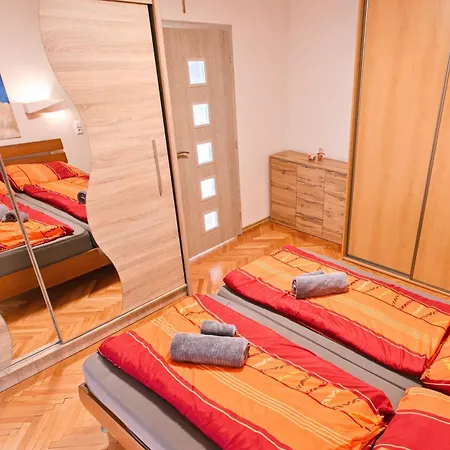 Apartment Mestsky - Flat & 24h Self Check-in & 62m2 & Free Parking