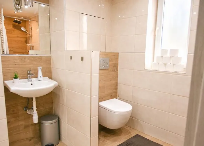 Mestsky - Flat & 24h Self Check-in & 62m2 & Free Parking 반스카비스트리카