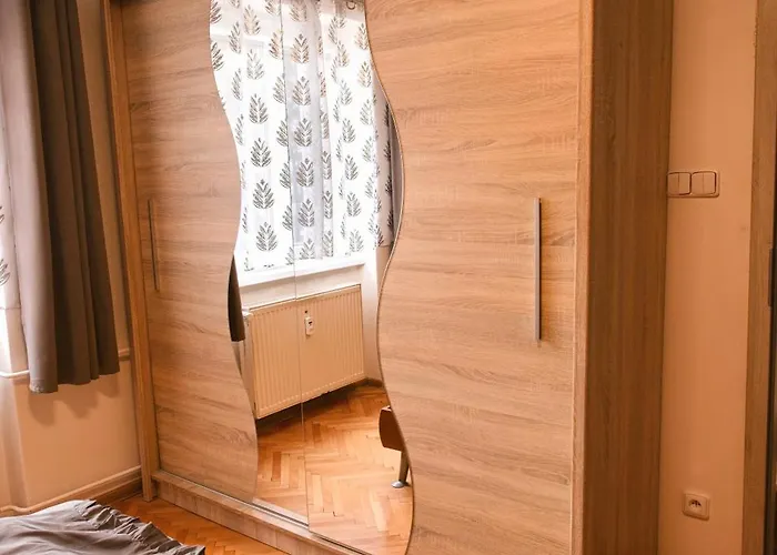 Mestsky - Flat & 24h Self Check-in & 62m2 & Free Parking * 반스카비스트리카