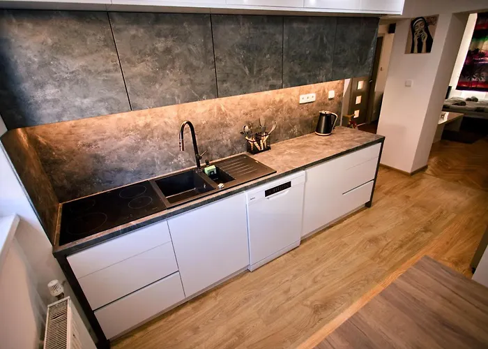 아파트 Mestsky - Flat & 24h Self Check-in & 62m2 & Free Parking 반스카비스트리카