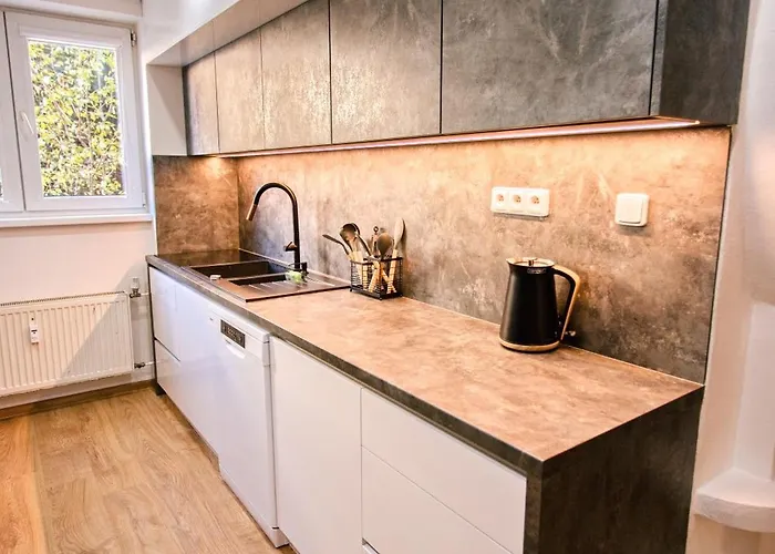 Mestsky - Flat & 24h Self Check-in & 62m2 & Free Parking * 반스카비스트리카