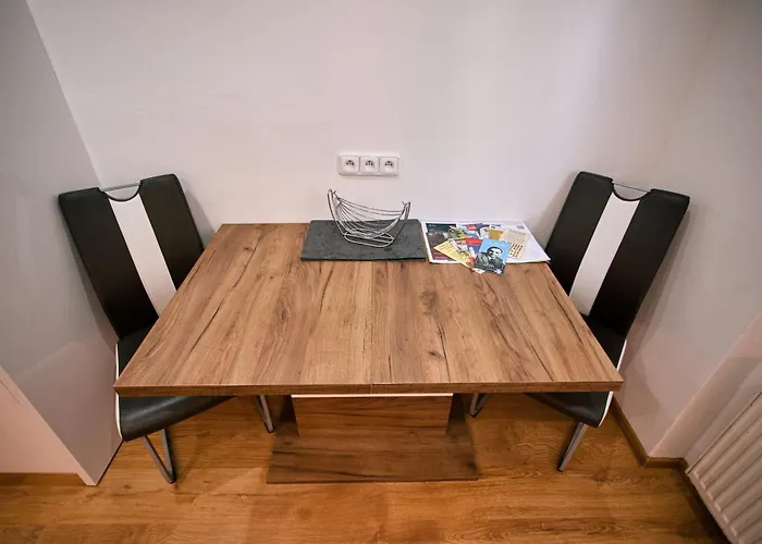 Mestsky - Flat & 24h Self Check-in & 62m2 & Free Parking