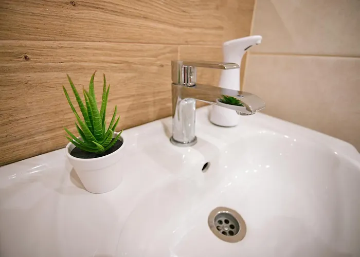 Mestsky - Flat & 24h Self Check-in & 62m2 & Free Parking 아파트