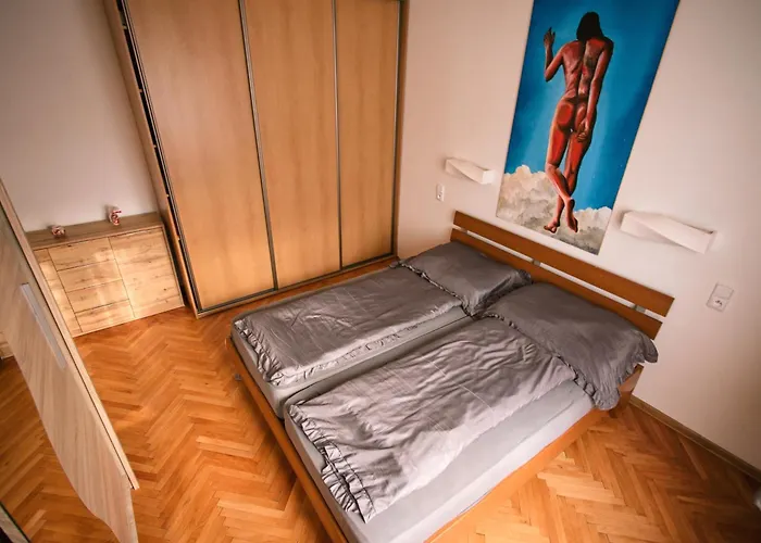 아파트 Mestsky - Flat & 24h Self Check-in & 62m2 & Free Parking 반스카비스트리카