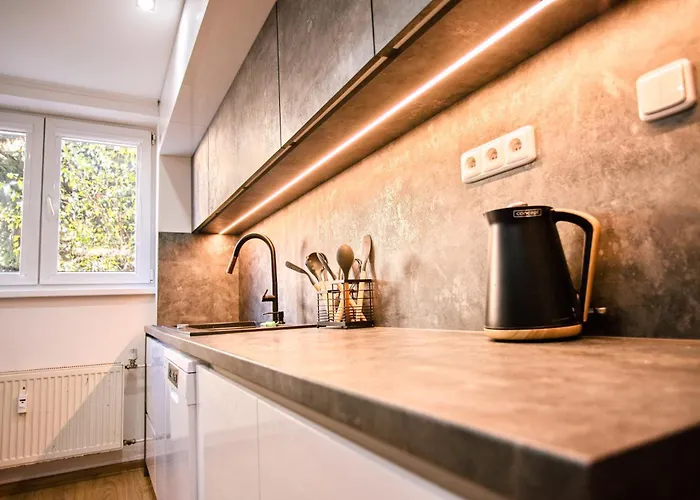 Mestsky - Flat & 24h Self Check-in & 62m2 & Free Parking *