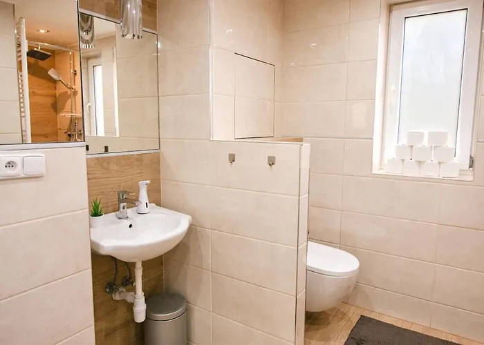 Mestsky - Flat & 24h Self Check-in & 62m2 & Free Parking * 반스카비스트리카