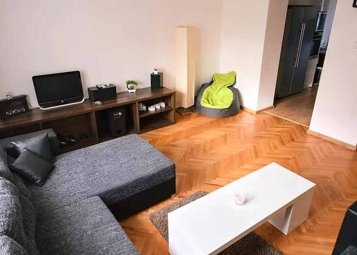 Mestsky - Flat & 24h Self Check-in & 62m2 & Free Parking