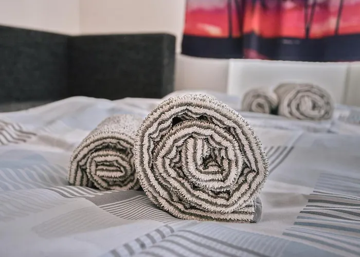 Mestsky - Flat & 24h Self Check-in & 62m2 & Free Parking *