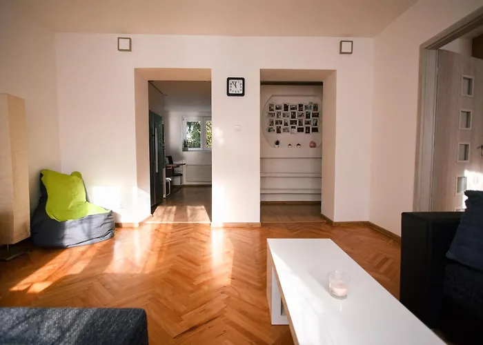 Mestsky - Flat & 24h Self Check-in & 62m2 & Free Parking 아파트 반스카비스트리카