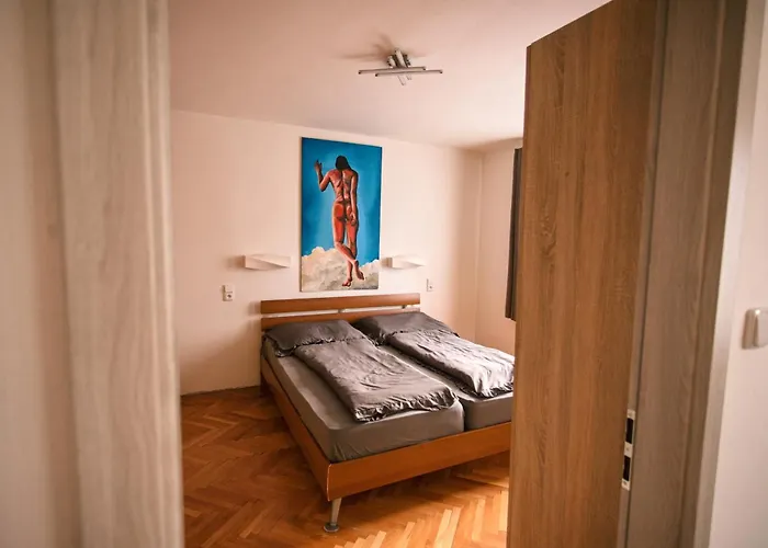 Mestsky - Flat & 24h Self Check-in & 62m2 & Free Parking 아파트 반스카비스트리카