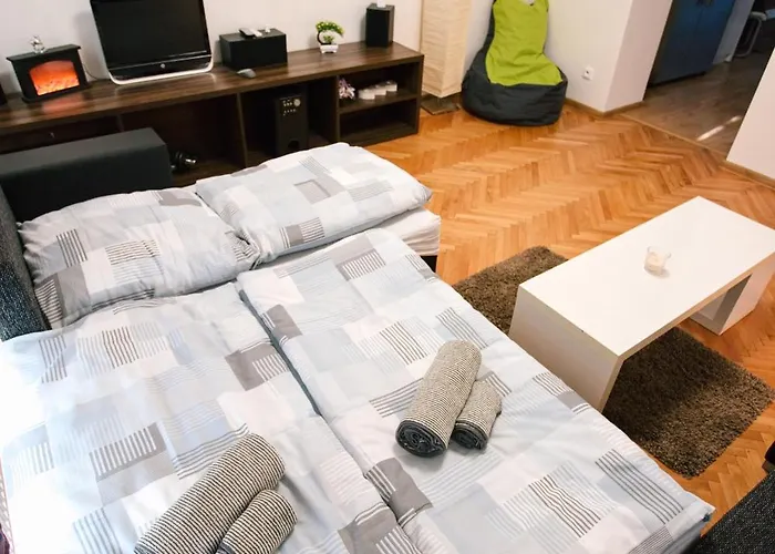 Mestsky - Flat & 24h Self Check-in & 62m2 & Free Parking *