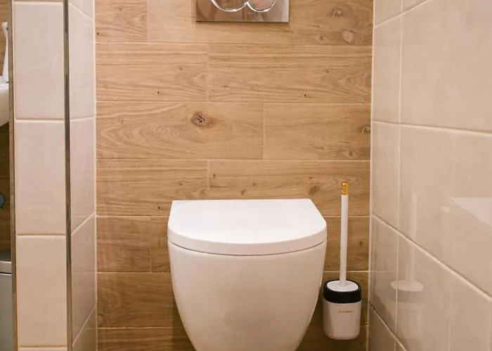 Mestsky - Flat & 24h Self Check-in & 62m2 & Free Parking * 반스카비스트리카