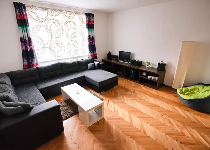 아파트 Mestsky - Flat & 24h Self Check-in & 62m2 & Free Parking 반스카비스트리카