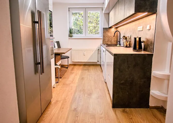 Mestsky - Flat & 24h Self Check-in & 62m2 & Free Parking *